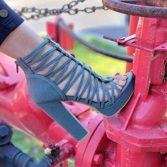 Women's Strappy Caged Platform Chunky High Heels Olive Color - Picture 6 of 6